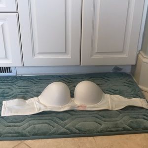 Frey’s strapless convertible bra, size 30E